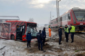 Četiri godine od stravične nesreće koja je zavila tri sela u crno: U Donjom Međurovu voz prošao kroz autobus, poginulo osam osoba