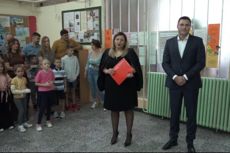 24SEDAM PANČEVO Gradonačelnik Stevanović poželeo prvacima srećan polazak u školu