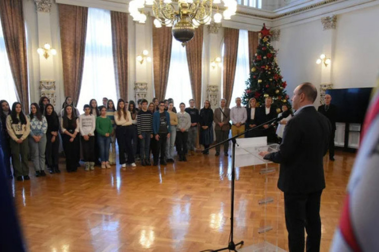 Đurić: Grad Novi Sad prepoznaje marljivost i posvećenost i uvek ćemo se truditi da motivišemo naše školarce za neke nove uspehe