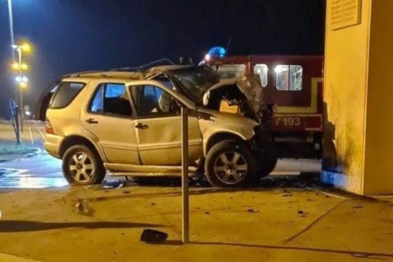 Nesreća kod Šimanovaca: Mladić (29) poginuo, "mercedesom" se zakucao u betonski zid! (FOTO)