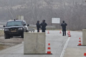 Specijalci kosovske policije sa dugim cevima uspostavili punkt na putu Severna Mitrovica - Leposavić