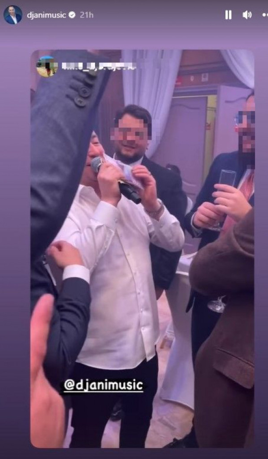 Đani za nekoliko sekundi uzeo 2.000 evra! Zbog jedne numere, gosti ga obasipali evrima (FOTO)