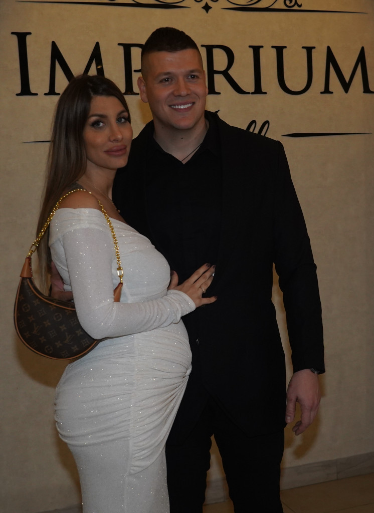 Sloba Radanović sumirao 2022, pa otkrio koliko mu teško padaju nastupi na godišnjicu smrti oca: Svake godine otpevam neke pesme za njega