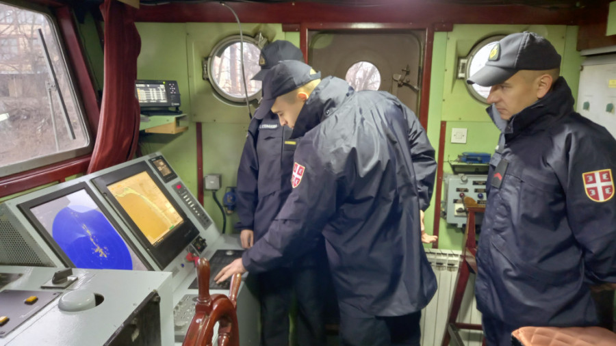 Prvo obuka na sidrištu, a zatim i programsko gađanje: Osposobljavanje profesionalnih vojnika u Rečnoj flotili