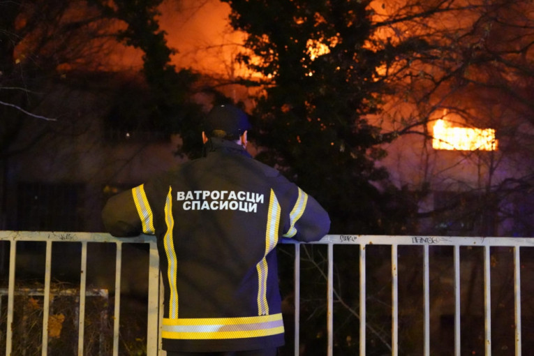 Požar u Pirotu ugašen posle nekoliko sati: Burna noć za stanare zgrade