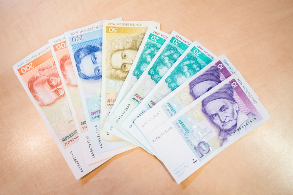 Milijarde nemačkih maraka i dalje u slamaricama! Iza nekih ušteđevina se kriju bizarne priče i bračne svađe