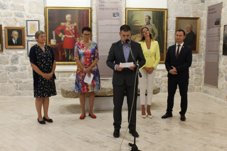 24SEDAM ZRENJANIN Izložba iz fonda Narodnog muzeja Zrenjanin pod nazivom "Dakle, Vi ste taj Uroš Predić?"