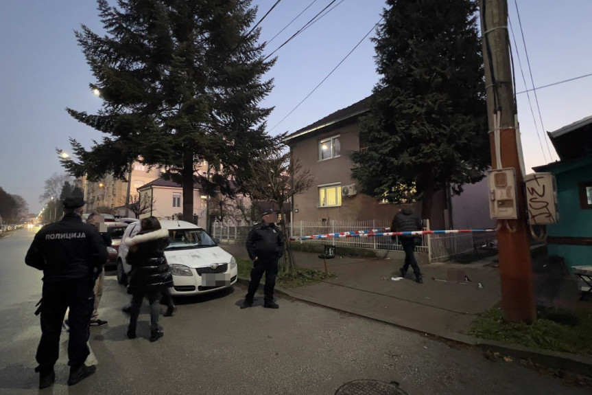 Lokva krvi nasred ulice! Mladić (20) dobio višestruke prelome lica i izbijene zube u tuči u Čačku: Hitno prebačen za Beograd (FOTO)