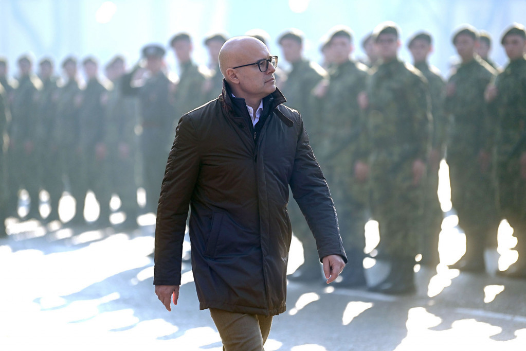 Novogodišnja čestitka ministra Vučevića: Građanima poželeo mir, vojsci da ostane odlučna u plemenitom zadatku