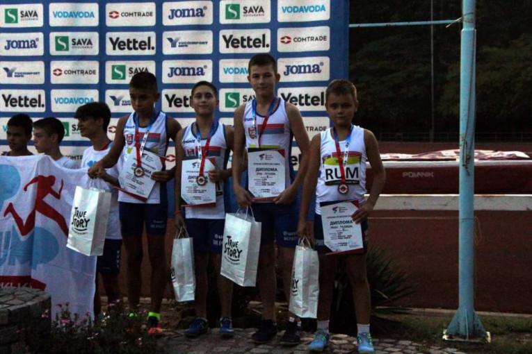 24SEDAM RUMA Dve pojedinačne i jedna ekipna medalja za rumske atletičare na Prvenstvu Srbije