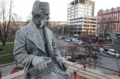 Oči u oči sa Vukom Karadžićem: Pogledajte Vukov spomenik, kako ga još niste videli! Pogled izbliza! (FOTO)