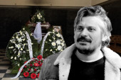 Sahrana Milana Laće Radulovića: Kapela puna cveća i tužnih poruka, poznati se okupljaju da isprate tekstopisca na večni počinak (FOTO/VIDEO)