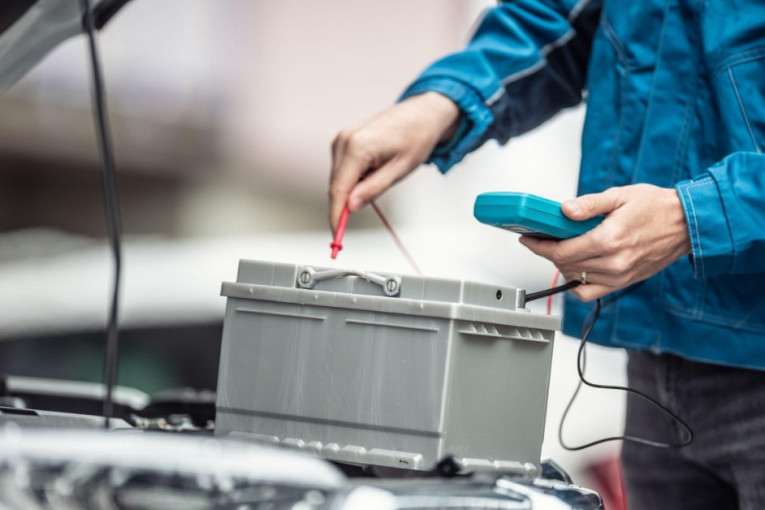 Vozači, ovo je pet grešaka koje utiču na smanjenje veka trajanja vašeg akumulatora: Izbegnite ih i uštedite