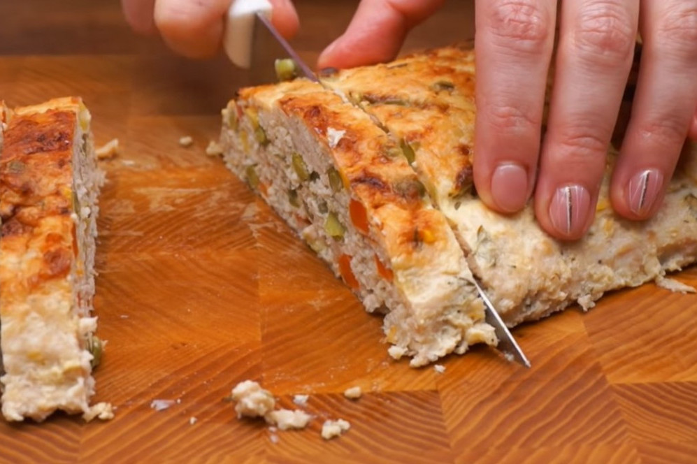Recept dana: Mesni rolat sa belim mesom i povrćem - idealan za novogodišnju trpezu, dostojno će zameniti pečenje (VIDEO)
