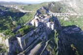 Region priča o sramoti iz Hrvatske: Rimska tvrđava iz 5. veka dobila PVC prozor! (FOTO)
