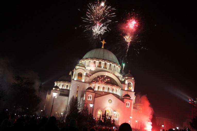 Kako se Nova godina nekada slavila: Karirani stolnjak, muzika na uvce, a u Nišu bez ijednog benda na trgu 100.000 ljudi