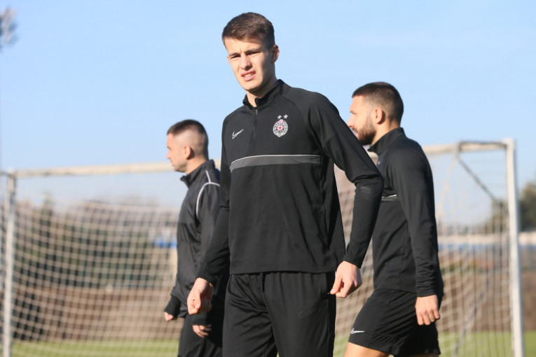 Momak, treba da se stidiš: Baždar lagao Srbiju!