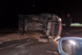 Automobil sleteo sa puta i prevrnuo se: Saobraćajna nezgoda kod Nove Varoši (FOTO)