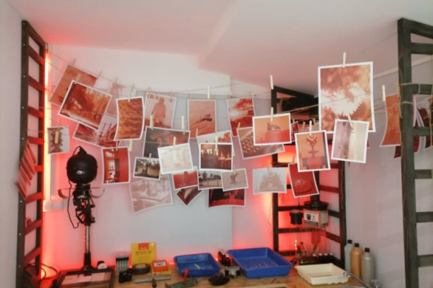 Ovo je bio život pre interneta! Izložba predmeta za koje mladi ne znaju čemu služe: Puna soba stvari koje danas stanu u jedan mobilni (FOTO)