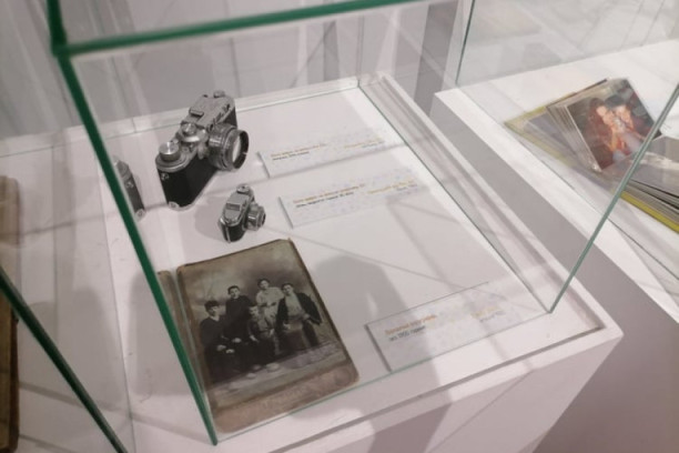 Ovo je bio život pre interneta! Izložba predmeta za koje mladi ne znaju čemu služe: Puna soba stvari koje danas stanu u jedan mobilni (FOTO)