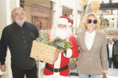Brena i Boba delili ananas po tržnom centru: Pevačica zbog Ognjena Amidžića donela važnu odluku! (FOTO)