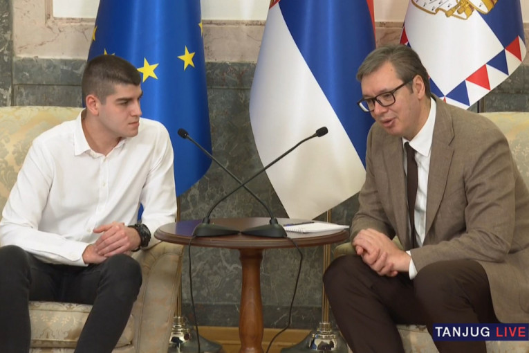 Predsednik se sastao sa Nikolom Nedeljkovićem: Vučić razgovarao sa mladićem koji je bio uhapšen na Gazimestanu
