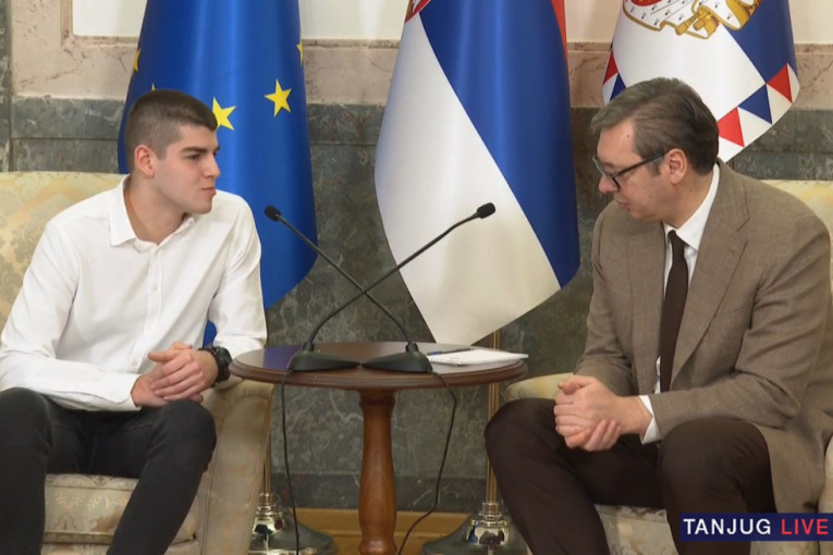 "Hvala ti što si imao mirnu, hladnu srpsku glavu da to sve izdrži": Predsednik ponudio posao Nikoli Nedeljkoviću