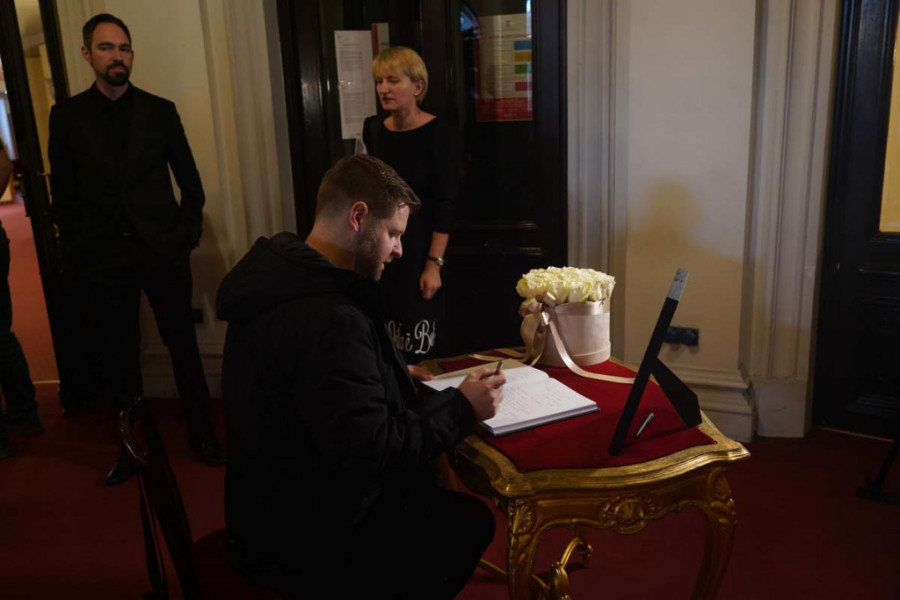 Komemoracija Massimu Saviću: Otvorena knjiga sećanja povodom smrti rok muzičara (FOTO)