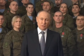 Putin održao novogodišnji govor: Obratio se Rusima iz štaba, okružen vojnicima (VIDEO)