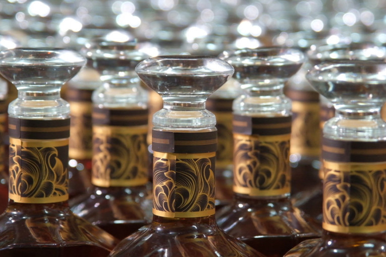 Čudo prirode, svi se krste! Evo gde je procvetala jabuka, a ovo je narodno verovanje