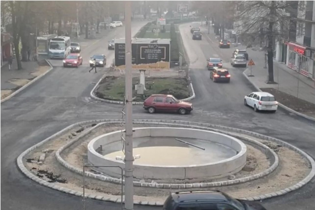 Hit na društvenim mrežama: Građani Teslića dobili kružni tok i čini se da se neki vozači ne snalaze najbolje (VIDEO)