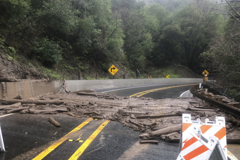Poplave u Kaliforniji odnele 19 života: Stižu nove oluje, vlasti apeluju da se građani evakuišu (VIDEO)