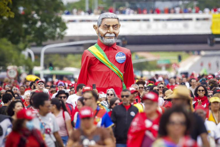 Lula polaže zakletvu uz oštre mere bezbednosti: Bolsonaro otišao na Floridu