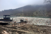 Limom pluta 10.000 kubika smeća: Lančanice zadržavaju koliko mogu da ne eksplodira ekološka bomba (FOTO/VIDEO)