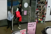 Lopov hteo da pobegne, pa shvatio da je zaključan u butiku: Tek onda je pomahnitao (VIDEO)