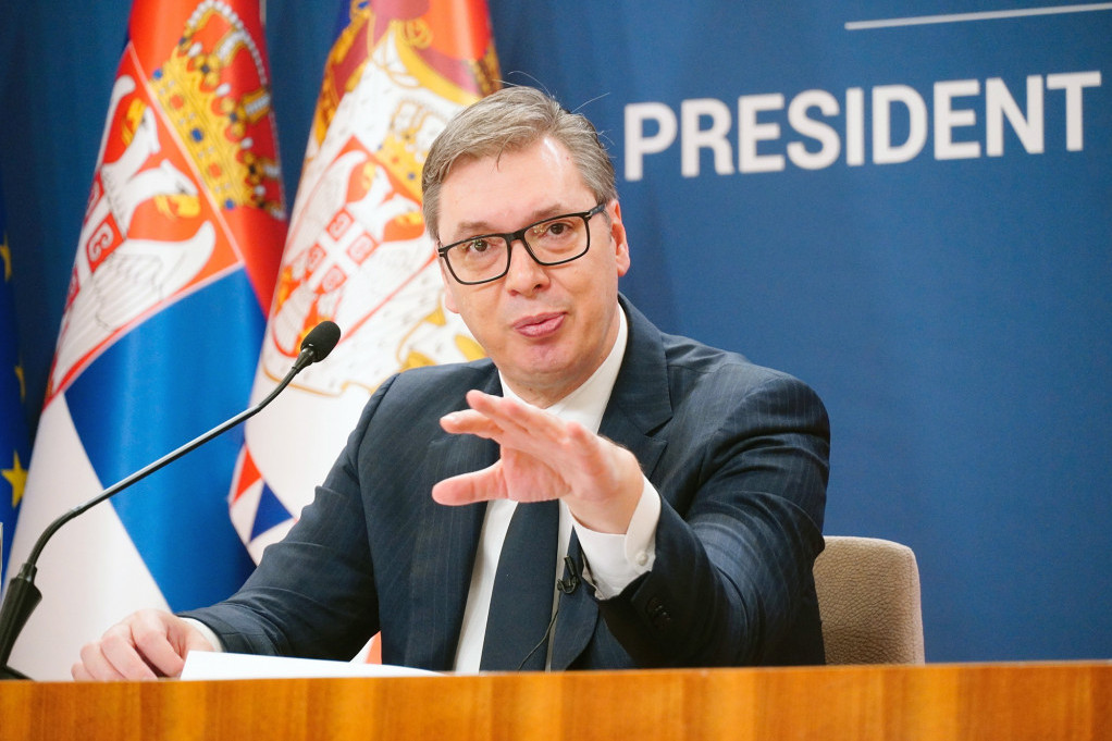 "Vučić će da bude buldožer za normalnu i pristojnu Srbiju": Predsednik otkrio šta mu je u Davosu poručio strani novinar (VIDEO)