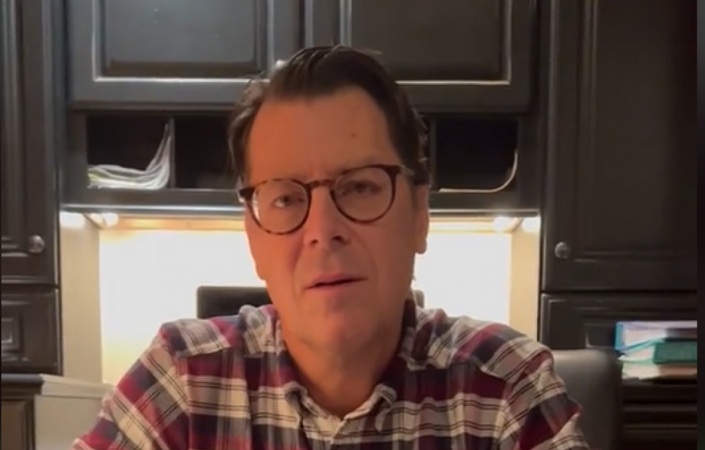 Neurohirurg čiji je sin poginuo vozeći pijan, pokazao kako se alkohol nakuplja u organizmu: Istinu videlo već 17 miliona ljudi (VIDEO)