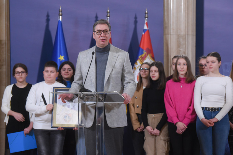 Predsednik ugostio srpsku decu iz Slovenije: Moliću se za mir i opstanak našeg naroda (VIDEO)