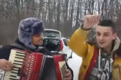 Hit čestitka! Mladić poručio Putinu da računa na nas, zapucao i rekao harmonikašu: "Boro, najavi nas kod Putina!" (VIDEO)