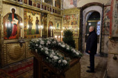 Putin promenio tradiciju za Božić: Sam u hramu sa četiri sveštenika dočekao najradosniji hrišćanski praznik (VIDEO/FOTO)