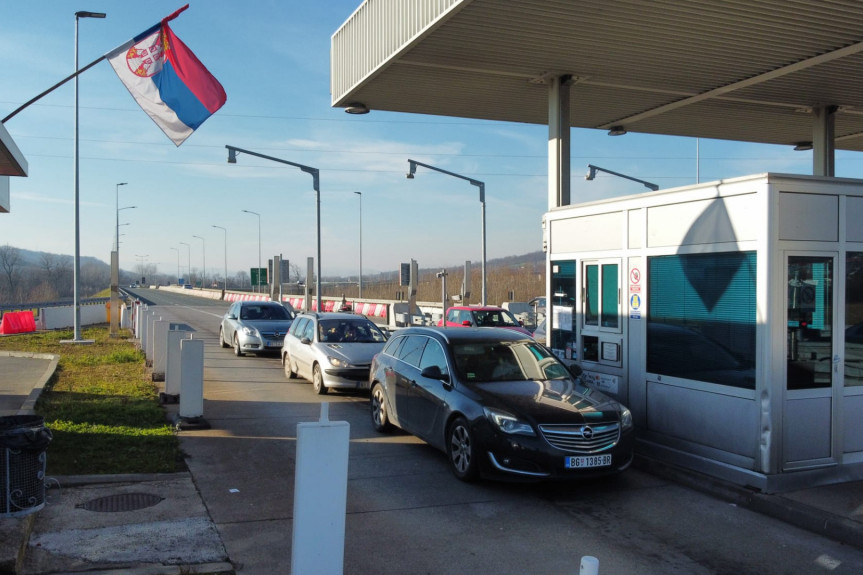 "Samo da se dočepamo rampe": Srbi se vraćaju sa praznovanja, kilometarska kolona u blizini Ovčar Banje, na auto-putu gužve - nema (FOTO)