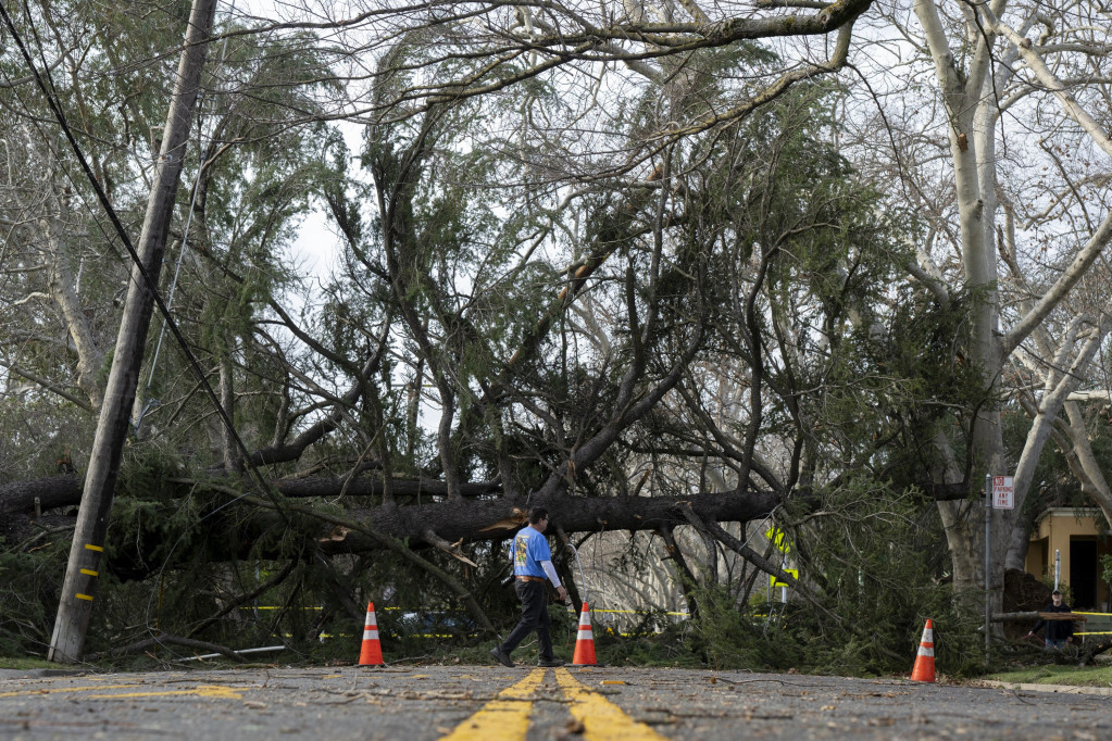 Kalifornija se sprema za još jedno "čudovište" od oluje: 120.000 domova bez struje, sve je pod vodom (FOTO/VIDEO)