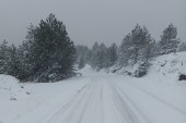 Vozači, obratite pažnju: Za vikend će pasti i do 40 centimetara snega, najoštrija zima biće na planinama!