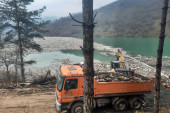 Nemaju deponiju, pa bacaju sve u Lim: Počelo čišćenje koje će trajati danima (FOTO/VIDEO)