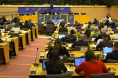 Evropski parlament zabrinut zbog mnogo oružja na KiM, izražava žaljenje zbog čestih napada na Srbe povratnike