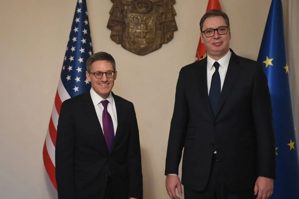 SAD od sastanka u Briselu očekuju primetan napredak: Predsednik Vučić razgovarao sa Derekom Šoleom