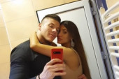 Jelena Radanović se oglasila iz porodilišta: Slobina supruga u spavaćici, evo šta radi tik pred porođaj (FOTO)