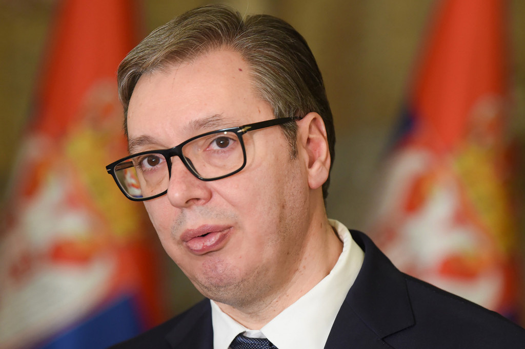 Predsednik Vučić izrazio saučešće povodom avionske nesreće: Narod Srbije deli vaš bol u ovoj tragediji