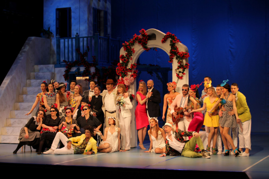 Jedna majka. Jedna ćerka. Tri potencijalna oca. I nezaboravan put ka oltaru: „Mamma Mia“ 150. put na Terazijama (FOTO)