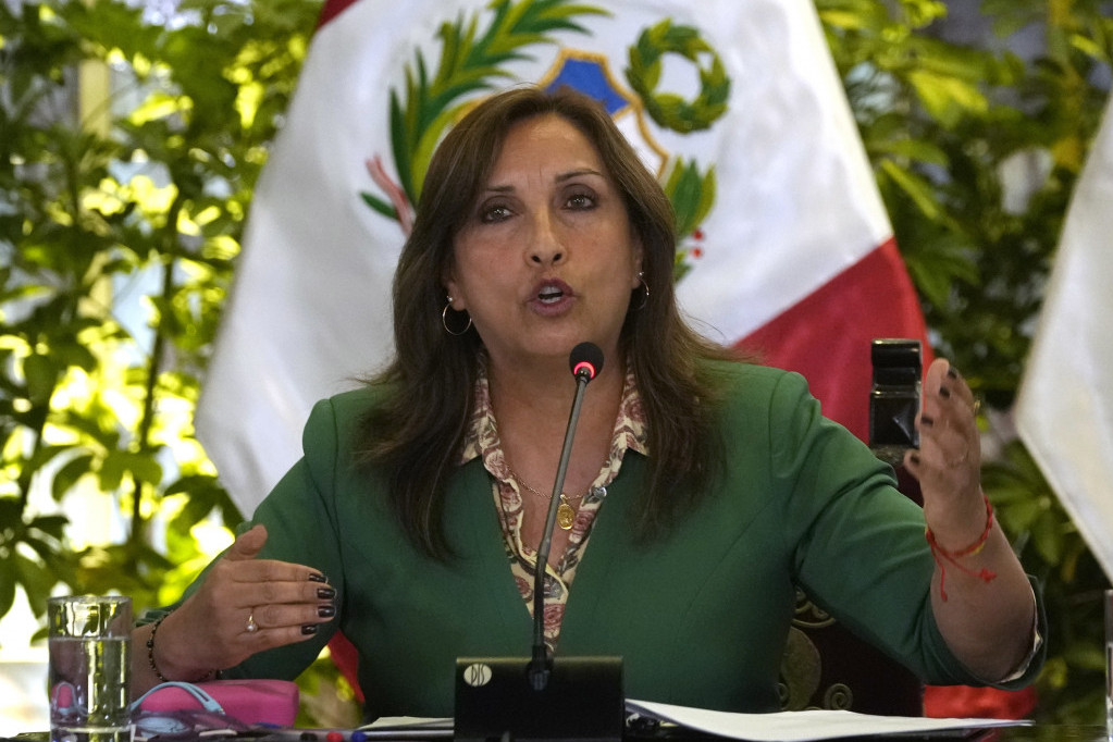 Predsednica Perua se izvinila zbog mrtvih u protestima i odbila osnovni zahtev demonstranata: Neću se povući! (FOTO)